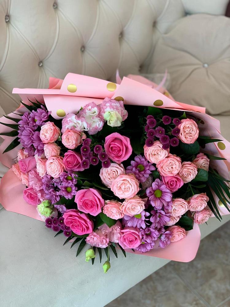 Букет цветов из: Хризантемы, Розы и Лизиантусы в Деревне Барвиха