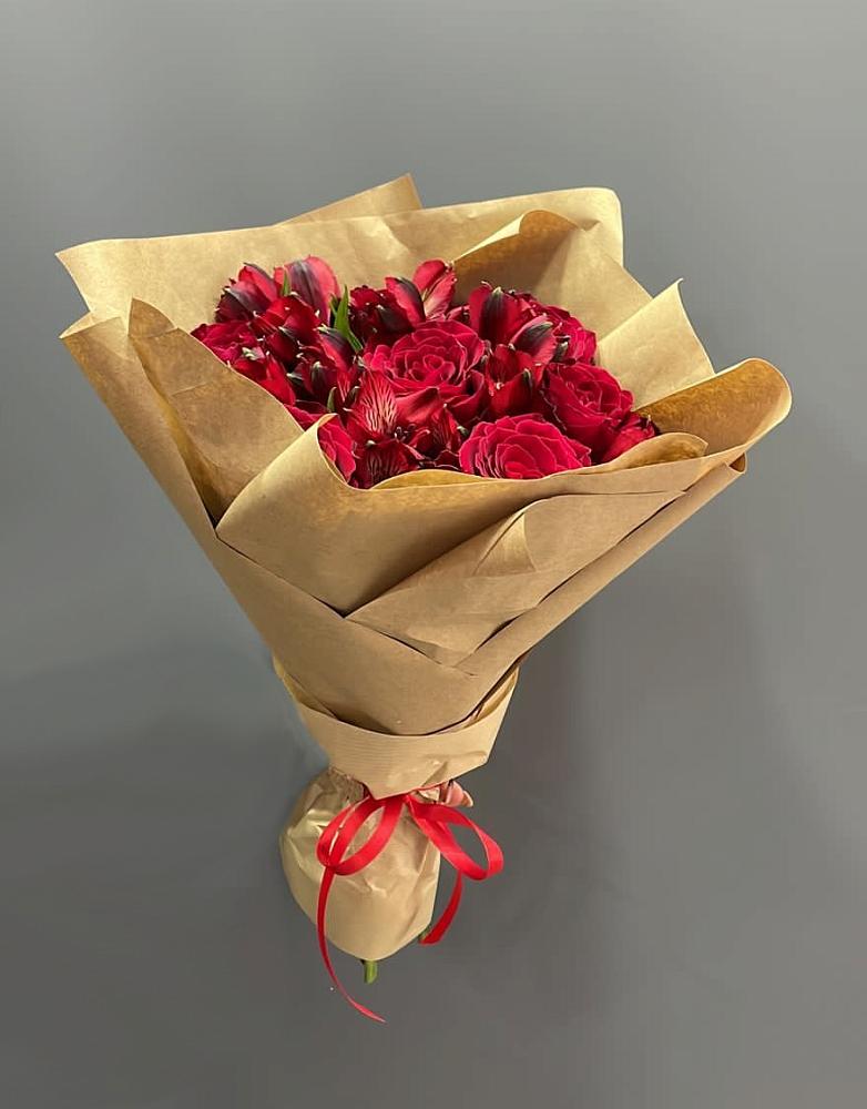 Букет цветов из: Альстромерии и Розы в Деревне Барвиха