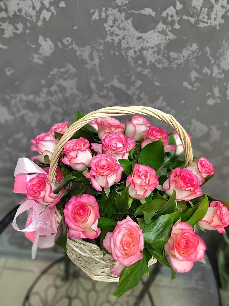Цветочная композиция из Розы в корзине в Деревне Барвиха