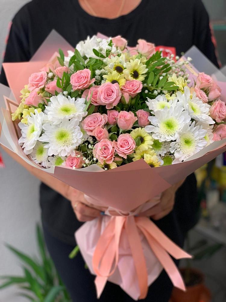 Букет цветов из: Розы и Хризантемы в Деревне Барвиха