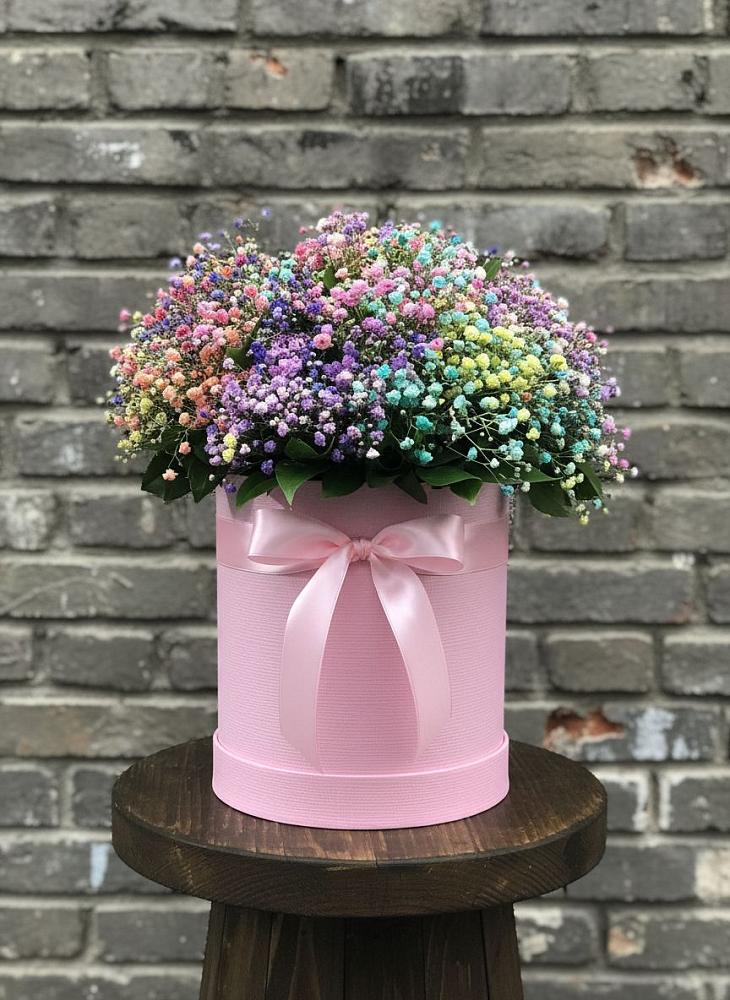 Цветочная композиция из Гипсофила и Розы в шляпной коробке в Деревне Барвиха