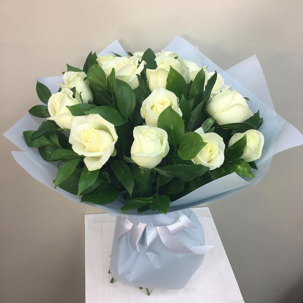 Букет 15 Белых роз Проуд в Деревне Барвиха