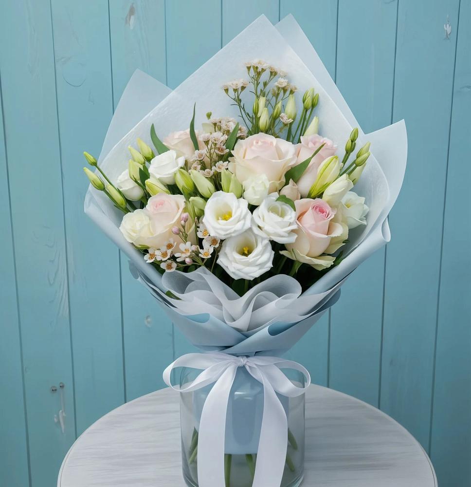 Букет цветов из: Розы и Лизиантусы в Деревне Барвиха