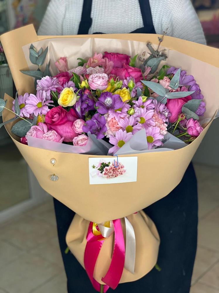 Букет цветов из: Хризантемы, Гвоздики и Альстромерии в Деревне Барвиха