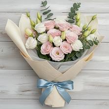 Букет цветов из:  Лизиантусы в Деревне Барвиха