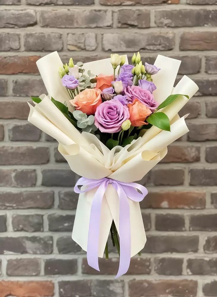 Букет цветов из: Лизиантусы и Розы в Деревне Барвиха