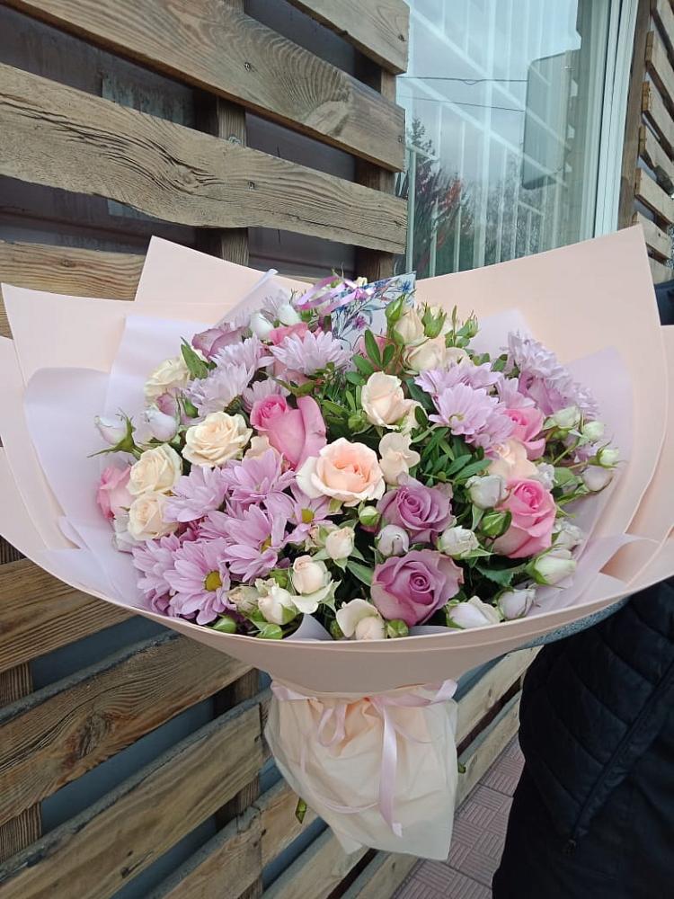 Букет цветов из: Розы и Хризантемы в Деревне Барвиха