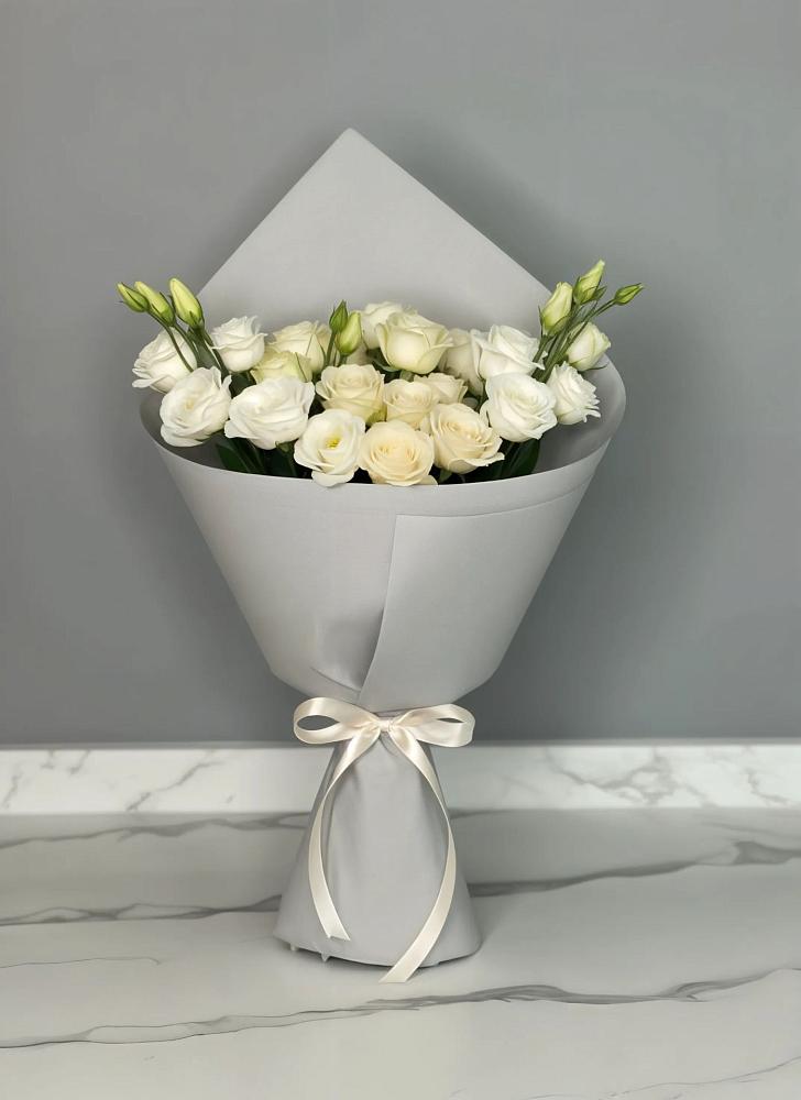 Букет цветов из: Розы и Лизиантусы в Деревне Барвиха