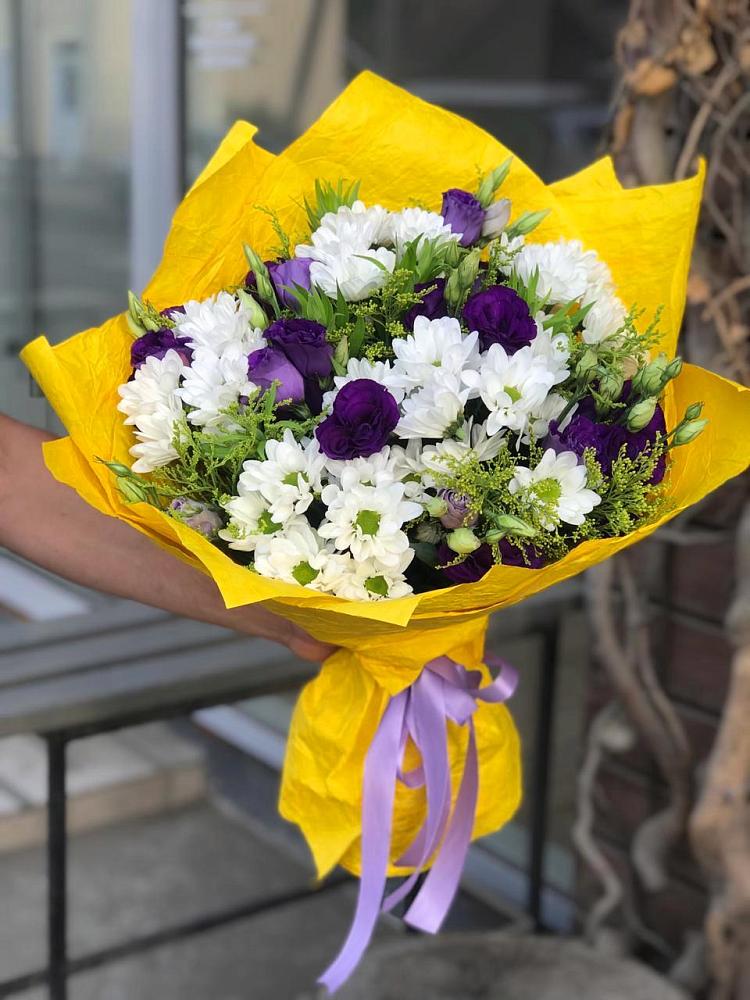 Букет цветов из: Ирисы, Хризантемы и Ромашки в Деревне Барвиха