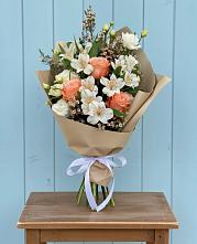 Букет цветов из:  Альстромерии, Лизиантусы, Розы и Хризантемы в Деревне Барвиха