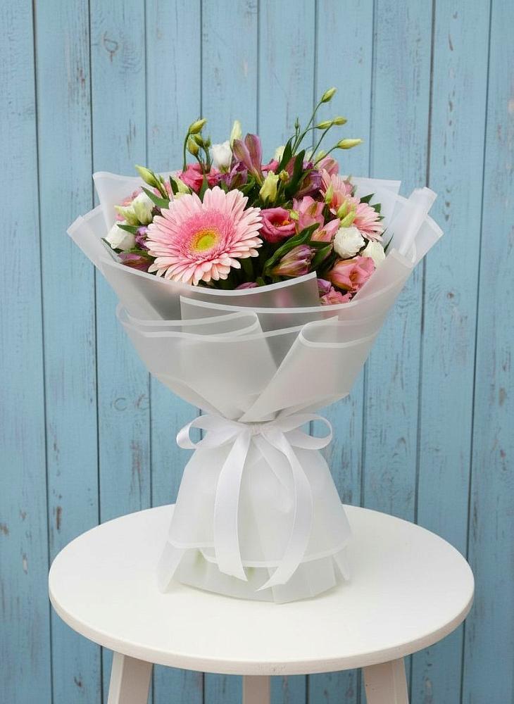 Букет цветов из: Герберы, Альстромерии и Лизиантусы в Деревне Барвиха