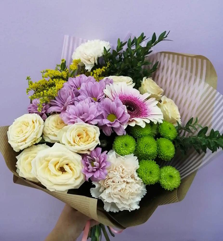 Букет цветов из: Хризантемы, Розы, Гвоздики и Герберы в Деревне Барвиха