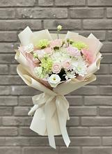 Букет цветов из:  Гвоздики, Розы, Лизиантусы и Хризантемы в Деревне Барвиха