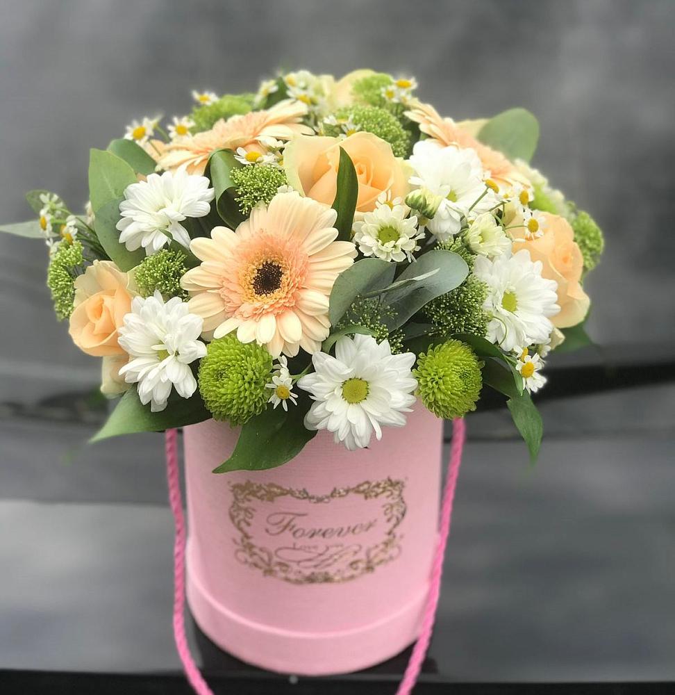 Цветочная композиция из Розы, Герберы и Хризантемы в шляпной коробке в Деревне Барвиха