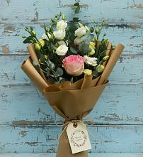 Букет цветов из:  Розы и Лизиантусы в Деревне Барвиха