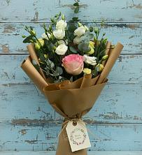 Букет цветов из:  Розы и Лизиантусы в Деревне Барвиха