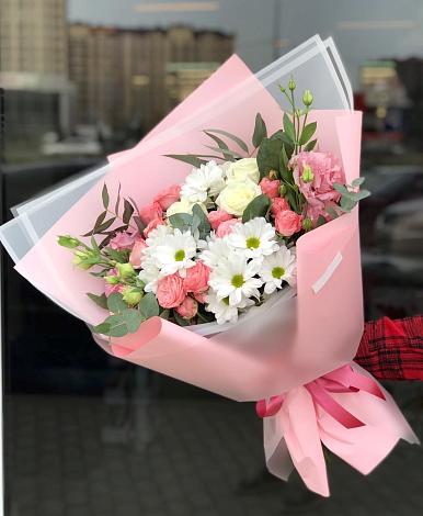 Букет цветов из: Розы, Лизиантусы и Хризантемы в Деревне Барвиха