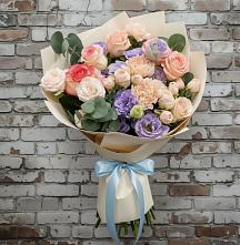 Букет цветов из:  Розы, Лизиантусы и Гвоздики в Деревне Барвиха