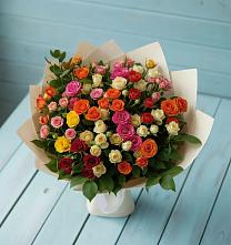 Букет Микс из разноцветных кустовых роз в Деревне Барвиха