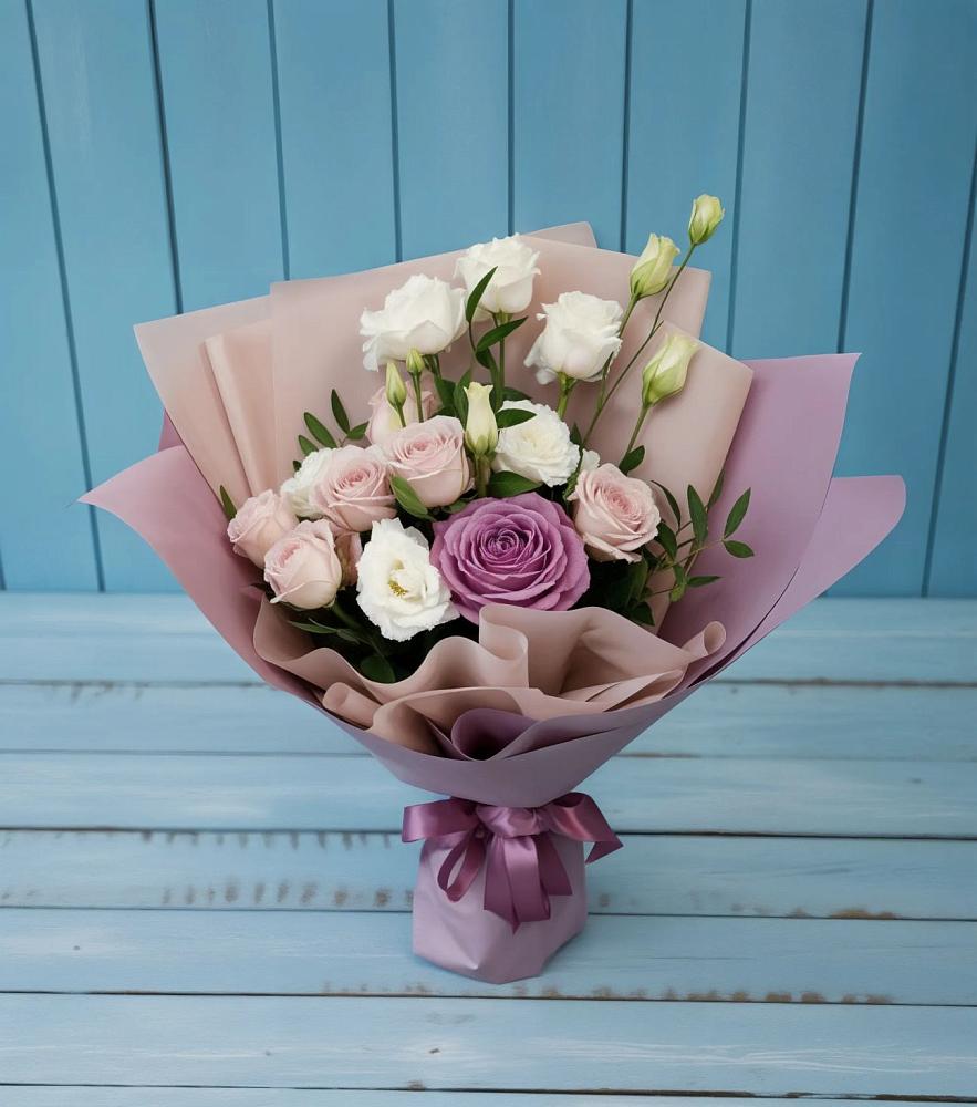 Букет цветов из: Розы и Лизиантусы в Деревне Барвиха